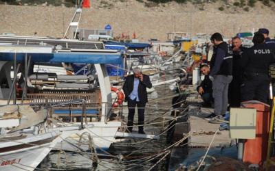 Emekli edebiyat öğretmeni teknesinin altında ölü bulundu