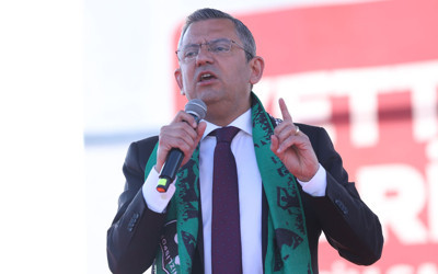 Özgür Özel'in aday tanıtımında zor anları Merkezefendi ilçe başkanı törene çıkmadı