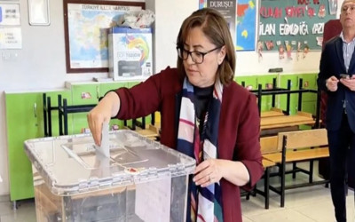 Gaziantep Büyükşehir Belediye Başkan Adayı Fatma Şahin oyunu kullandı