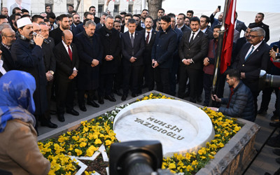 Mustafa Destici, BBP Kurucu Genel Başkanı Muhsin Yazıcıoğlu'nun kabrini ziyaret etti