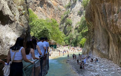 Saklıkent Kanyonu bayramda mahşer meydanına döndü