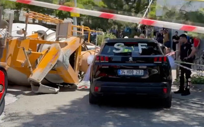 Kağıthane'de beton mikseri devrildi: Aracın altında kalan çocuk hayatını kaybetti