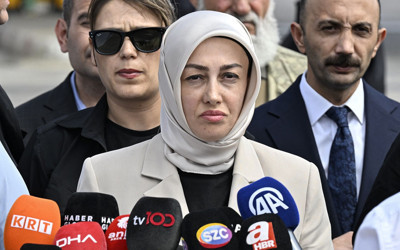 Ayşe Ateş, eşi Sinan Ateş'in dövdürdüğü gazetecilerden özür diledi