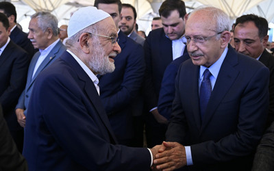 Temel Karamollaoğlu'nun acı günü: Annesi son yolculuğuna uğurlandı