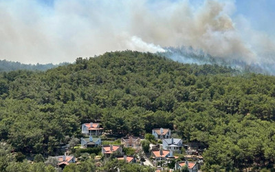 İzmir Urla'da orman yangını: 120 konut tahliye edildi!