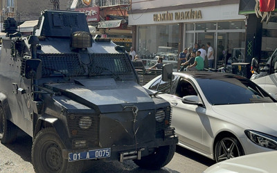 Adana'da yolda el bombası bulundu