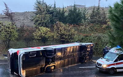İstanbul'da yolcu otobüsü devrildi! Ölenler ve çok sayıda yaralı var
