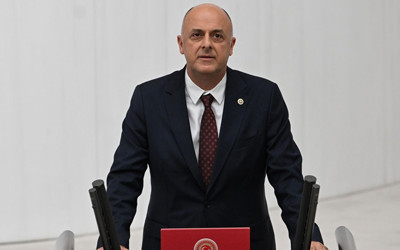 İYİ Parti'den istifa etmişti! Ümit Özlale, CHP'ye katılıyor