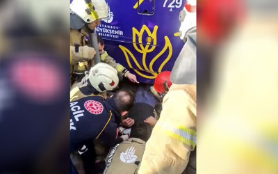 Beyoğlu'nda yaşlı adama tramvay çarptı