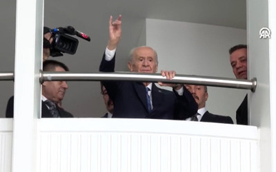 Devlet Bahçeli, MHP Genel Merkezi'nde partilileri selamladı