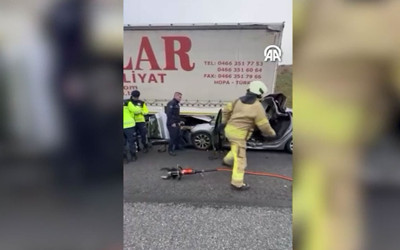 Kuzey Marmara Otoyolu'nda feci kaza! Otomobil tıra arkadan çarptı