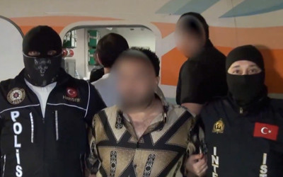 Bakan Yerlikaya, kırmızı bültenle aranan 3 şüphelinin yakalandığını duyurdu