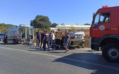 Kocaeli'de facia! Duvara çarpıp devrilen otomobildeki 1 kişi öldü 1 kişi yaralandı...