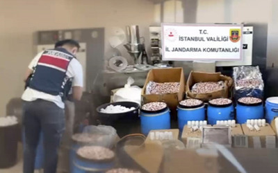 İstanbul'daki operasyonlarda 847 bin 600 uyuşturucu hap ele geçirildi, 2 şüpheli tutuklandı