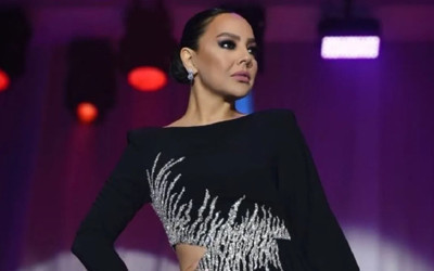 Şarkıcı Ebru Gündeş makyajsız görüntülendi! Sessiz haline eleştiri yağdı...