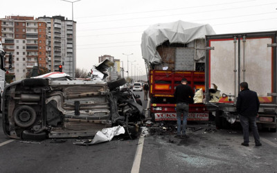 Kayseri'de zincirleme trafik kazası: 3 kişi yaralandı
