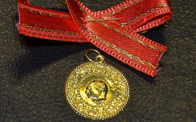 Dev banka altın tahminini bir yıl geri çekti! Yatırımcılar aman dikkat bu rakam ilk kez söylendi