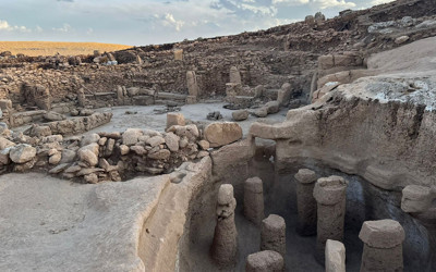 Karahantepe'de bulunan T yüzlü heykel arkeologları heyecanlandırdı bu heykele...
