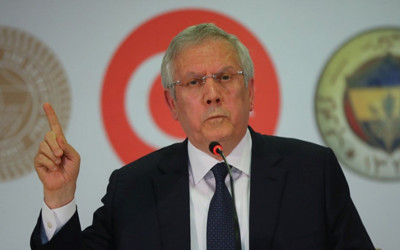 Aziz Yıldırım sokak ortasında küplere bindi, belediye çalışanını fırçaladı: ''Bütün İstanbul'u buraya yığarım!''