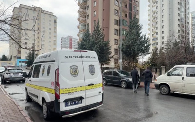 Eşiyle konuşmak için gittiği binada görevlinin karısını öldürdü