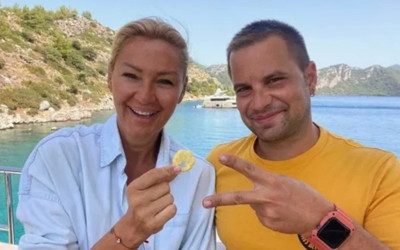 Pınar Altuğ topa tutulmuştu! Cenazede sakız çiğneyen Altuğ'dan yanıt geldi...