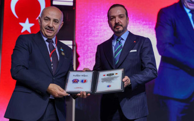 AK Parti’li Kürşad Zorlu’ya Türk Dünyası Hizmet Ödülü
