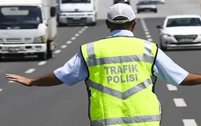 Sürücüler yeni düzenlemeye dikkat! APP plakalara izin; ses sistemi, cam filmine esneklik