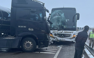 2 yolcu otobüsü ile 2 tırın karıştığı kaza! Ölü ve yaralılar var