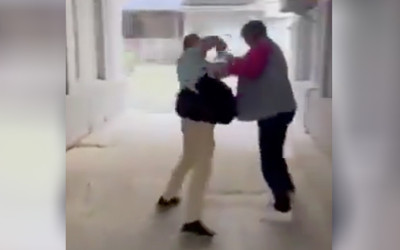 Türk restoran sahibi yaşlı kadını acımasızca dövdü