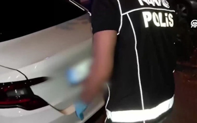 İstanbul'da otomobilden çıkanlara bakın!