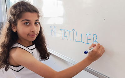 Yaklaşık 18 milyon öğrenci karnelerini alarak yaz tatiline girdi