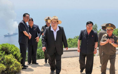 Kuzey Kore lideri Kim, 5 bin tonluk destroyerdeki silahların test edilmesini izledi