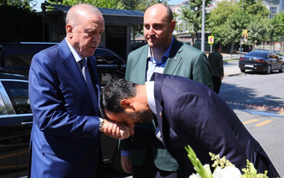 Cumhurbaşkanı Erdoğan, AK Parti İstanbul İl Başkanlığını ziyaret etti
