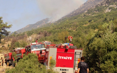 Antalya'da yaşanan yangınlara müdahalede destek! Konya itfaiyesinden ekip gönderildi