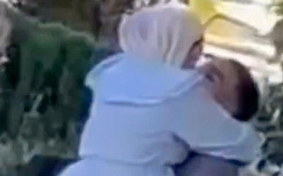 Bakırköy'de parkta uygunsuz harekette bulunan çift tepki topladı
