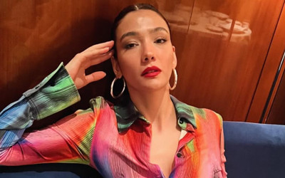 Aybüke Pusat çarşafa girdi! Verdiği pozlar çok konuşuldu