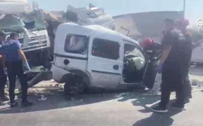 Konya'da feci kaza! Tır kırmızı ışıktaki araçlara çarptı: Ölü ve yaralılar var