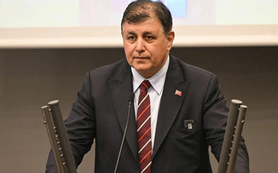 AK Parti'ye geçecek denen Cemil Tugay telefonları kapattı, gruptan ayrıldı!
