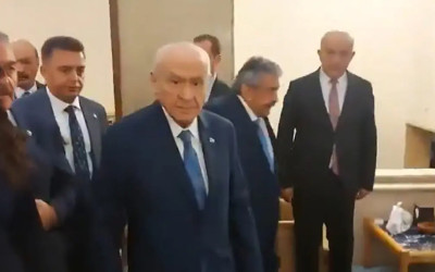 Çerçeve yasa öncesi Bahçeli’yi kızdıran soru! “18 saat dinleyeceksiniz”