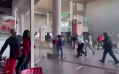 Kolombiya’daki şiddetli depreme havalimanında böyle yakalandılar!