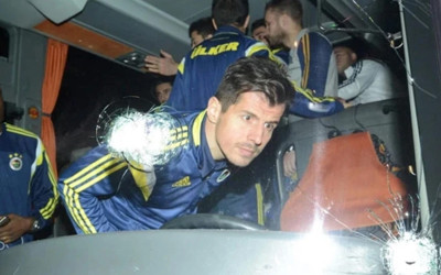 Bakan Gürlek duyurdu! Fenerbahçe otobüsüne saldırı soruşturması: 5 gözaltı
