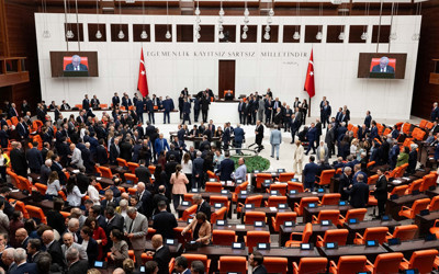 Çerçeve yasa 467 oyla kabul edildi partilere göre oy dağılımı belli oldu