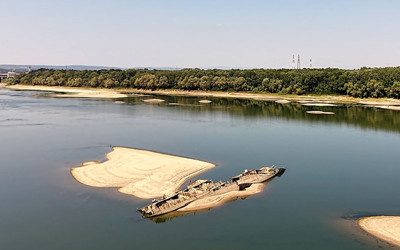 Sırbistan'da Tuna Nehri'nde su seviyesi düştü Alman savaş gemisi ortaya çıktı
