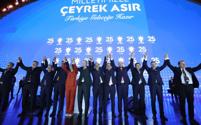 3 milletvekili ve 7 belediye başkanı AK Parti’ye katıldı