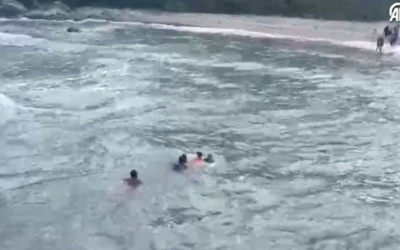 Yasağa rağmen denize girdiler! Baba ve 2 oğlu...