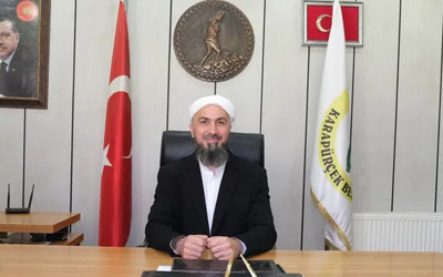 Sarıklı, cübbeli, sakallı... Belediye Başkanı Mehmet Murat Çoruhlu'ya ziyaretçi akını