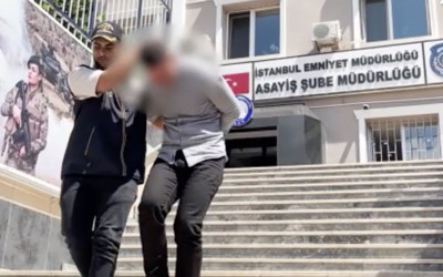 Camide namaz kılarken altın dolu çantası çalındı! Hırsız tutuklandı