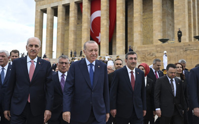 Cumhurbaşkanı Erdoğan başkanlığındaki devlet erkanı Anıtkabir'i ziyaret etti