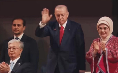 Cumhurbaşkanı Erdoğan ve eşi Emine Erdoğan'dan Kırgızistan programlarına ilişkin ortak video paylaşımı