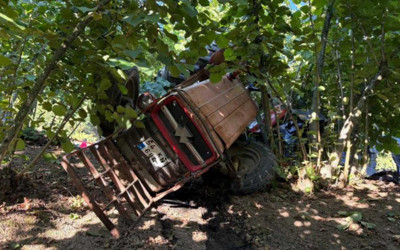 Fındık işçilerini taşıyan traktör devrildi: 18 yaralı
